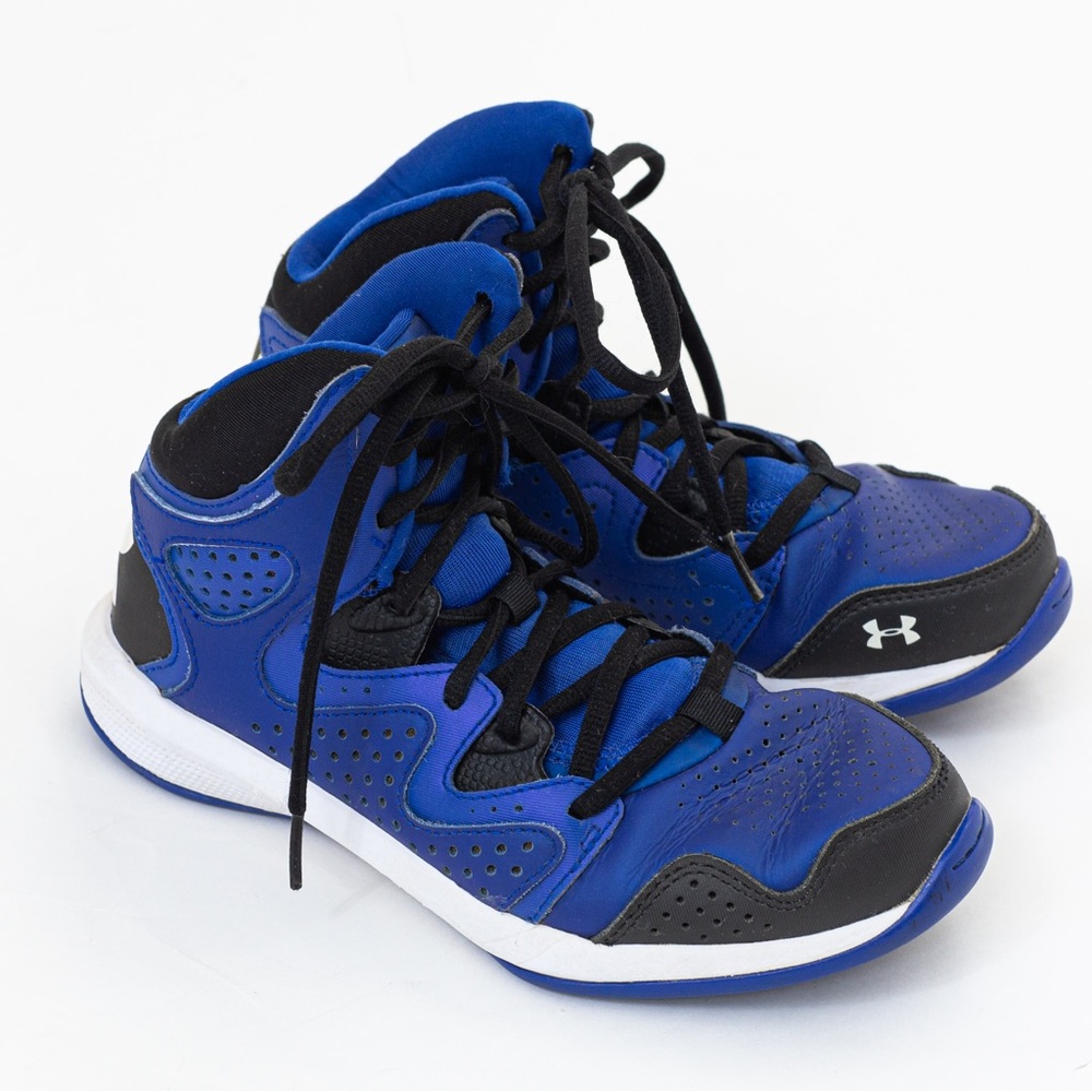 Under Armour Micro G Torch 2 basketball sneaker blue, white, & black boys 3.5Y